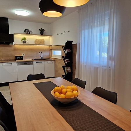 Beautiful Holiday Home "Villa Luka" Kaštel Štafilić Zewnętrze zdjęcie