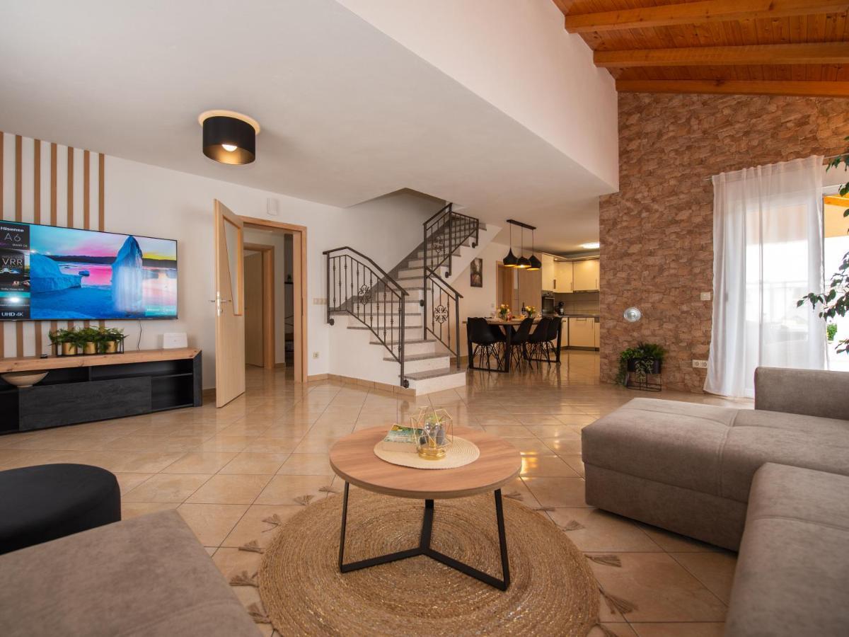 Beautiful Holiday Home "Villa Luka" Kaštel Štafilić Zewnętrze zdjęcie