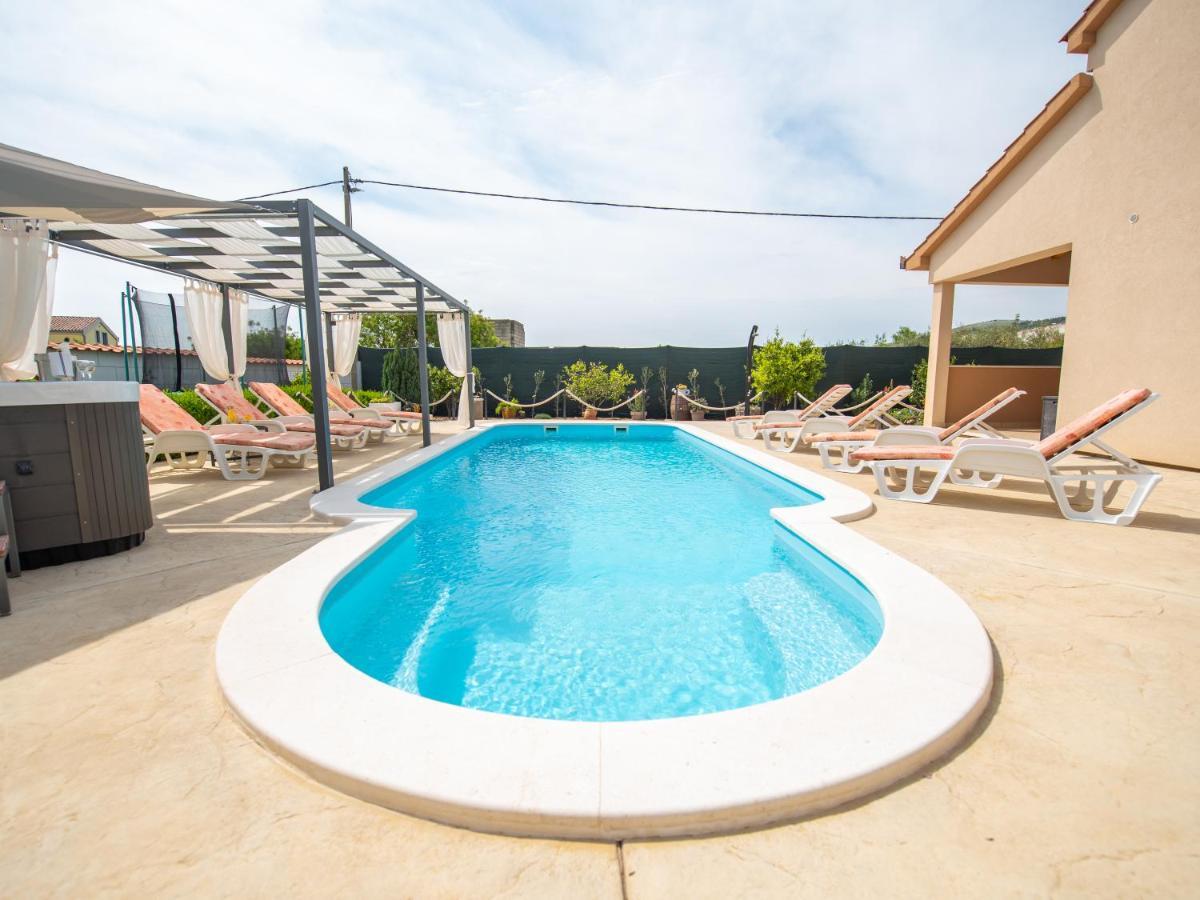 Beautiful Holiday Home "Villa Luka" Kaštel Štafilić Zewnętrze zdjęcie