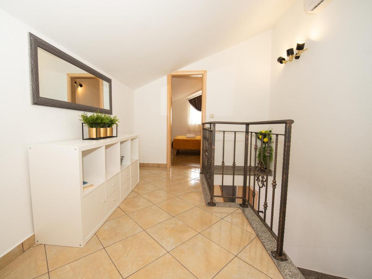 Beautiful Holiday Home "Villa Luka" Kaštel Štafilić Zewnętrze zdjęcie