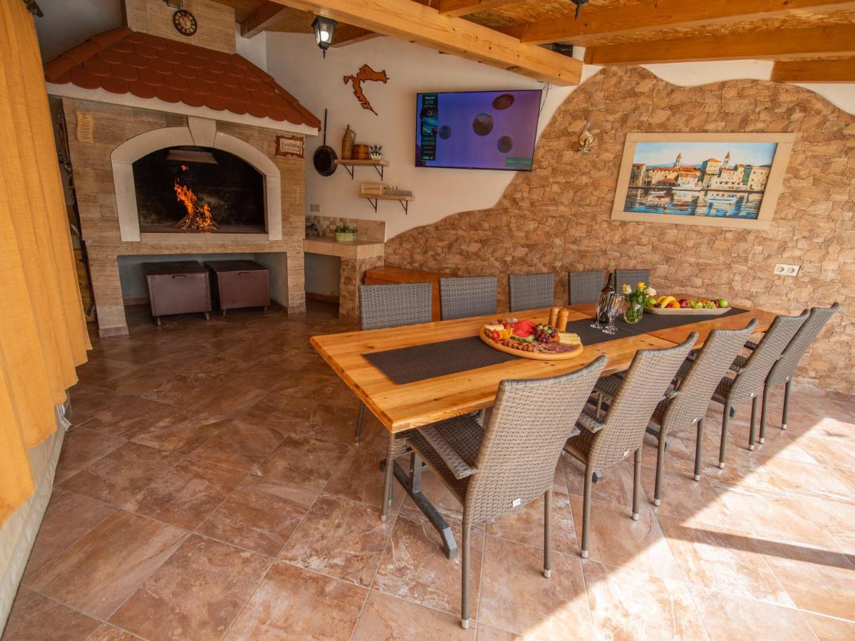 Beautiful Holiday Home "Villa Luka" Kaštel Štafilić Zewnętrze zdjęcie