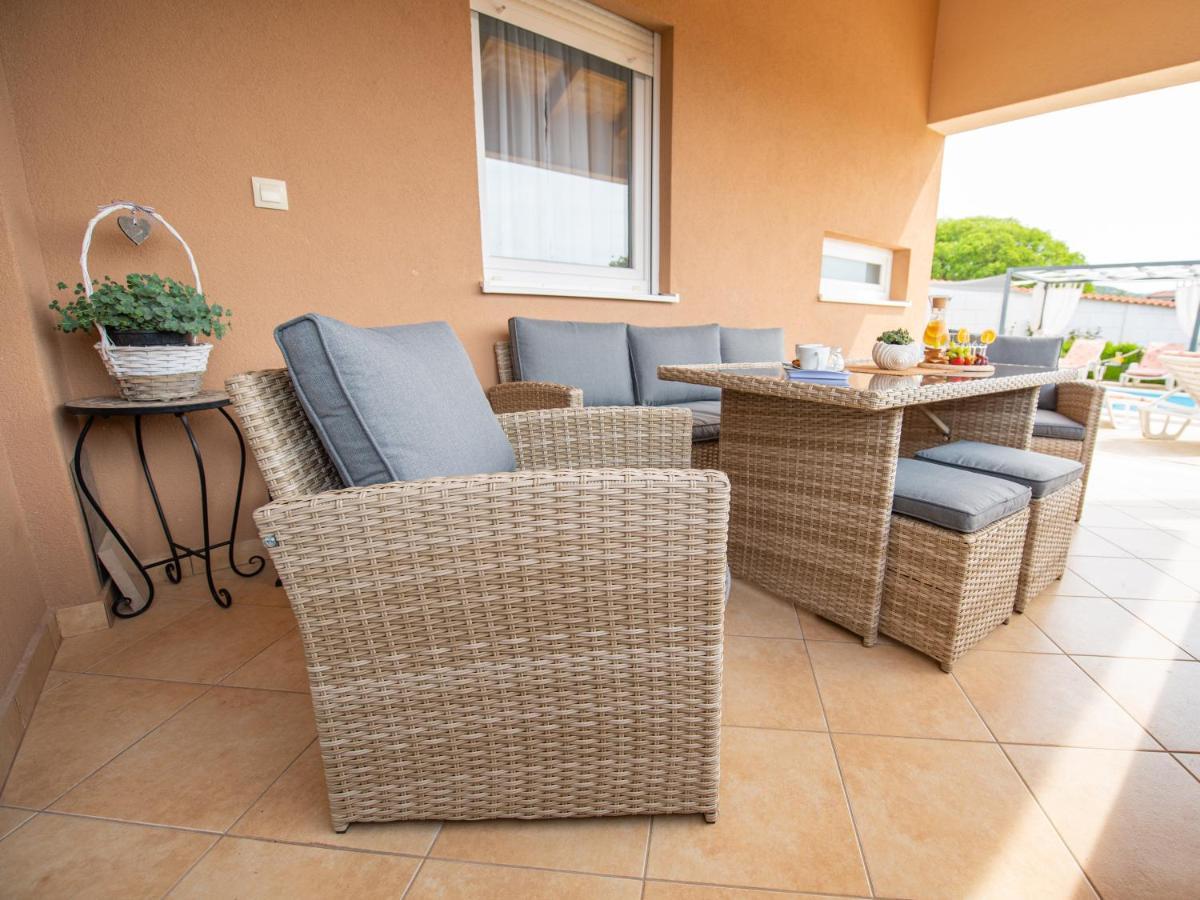 Beautiful Holiday Home "Villa Luka" Kaštel Štafilić Zewnętrze zdjęcie
