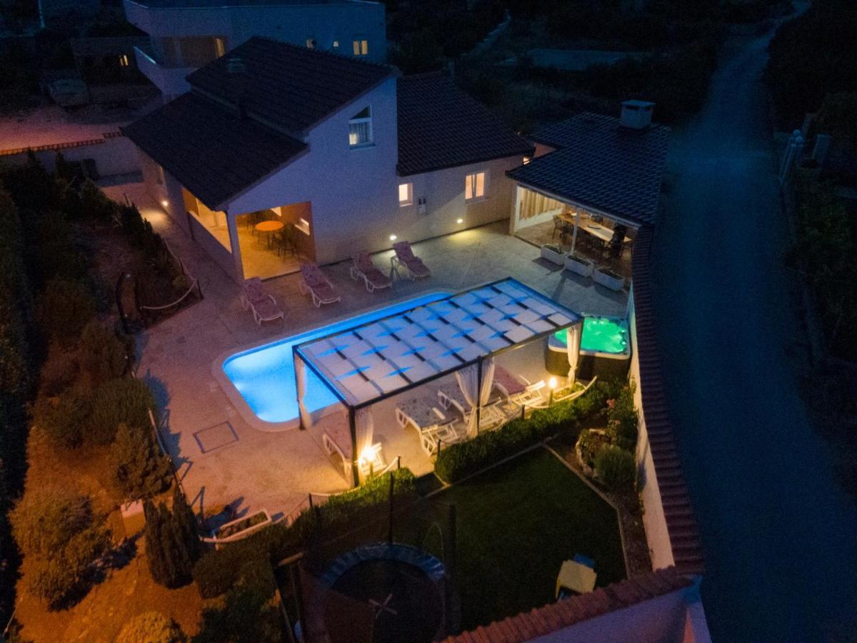 Beautiful Holiday Home "Villa Luka" Kaštel Štafilić Zewnętrze zdjęcie