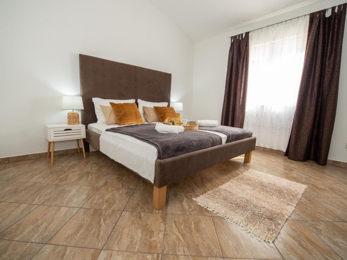 Beautiful Holiday Home "Villa Luka" Kaštel Štafilić Zewnętrze zdjęcie